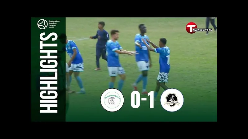 Cầu thủ của Arambagh đang chống chọi với cầu thủ của đội Bangladesh Police trong trận đấu Cầu thủ của Arambagh đang chống chọi với cầu thủ của đội Bangladesh Police trong trận đấu