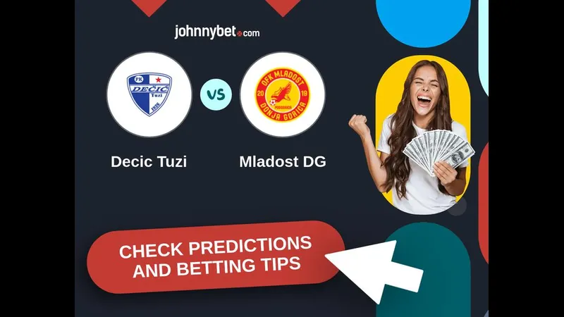 Cầu thủ của Decic và Mladost DG tranh chấp quả bóng trên sân cỏ Cầu thủ của Decic và Mladost DG tranh chấp quả bóng trên sân cỏ