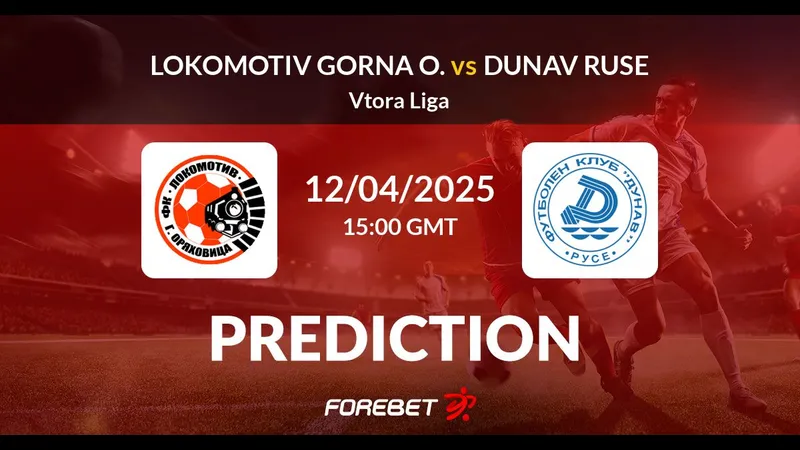 Cầu thủ Lok Gorna dẫn bóng trước cầu thủ Dunav Ruse trong trận đấu bóng đá Cầu thủ Lok Gorna dẫn bóng trước cầu thủ Dunav Ruse trong trận đấu bóng đá