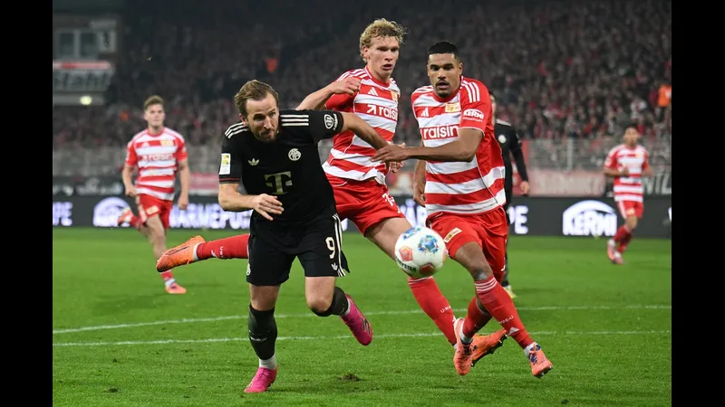 Cầu thủ Bayern Munich với quyết tâm dứt điểm vào khung thành đối phương trong trận đấu với Union Berlin Cầu thủ Bayern Munich với quyết tâm dứt điểm vào khung thành đối phương trong trận đấu với…
