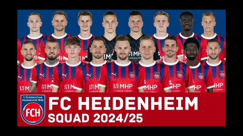 Cầu thủ Heidenheim tung cú sút mạnh vào khung thành của RB Leipzig Cầu thủ Heidenheim tung cú sút mạnh vào khung thành của RB Leipzig
