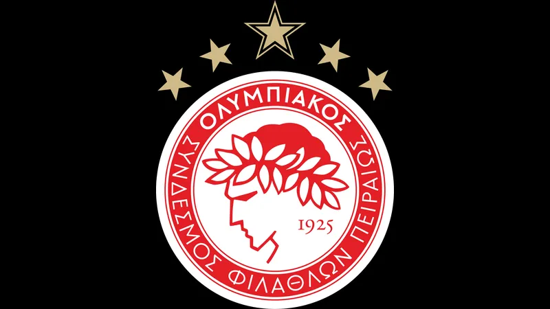 Cầu thủ Olympiakos dẫn bóng trước sự chống đỡ của đối thủ Bayer Leverkusen Cầu thủ Olympiakos dẫn bóng trước sự chống đỡ của đối thủ Bayer Leverkusen