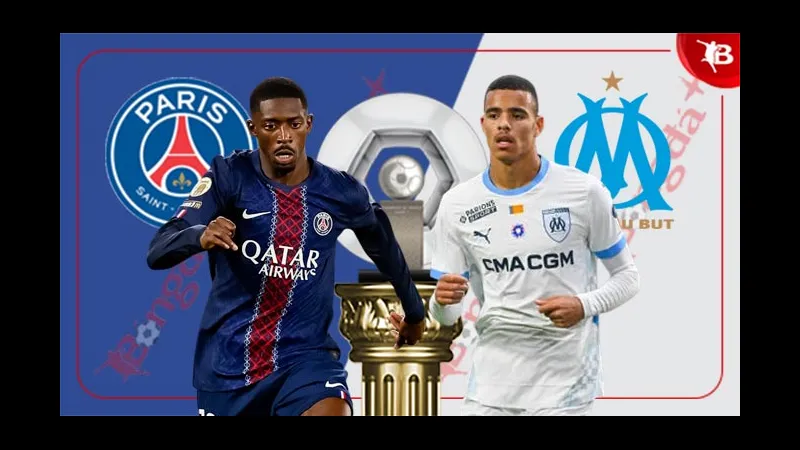Cầu thủ PSG và Marseille tranh chấp quả bóng trên sân cỏ Cầu thủ PSG và Marseille tranh chấp quả bóng trên sân cỏ