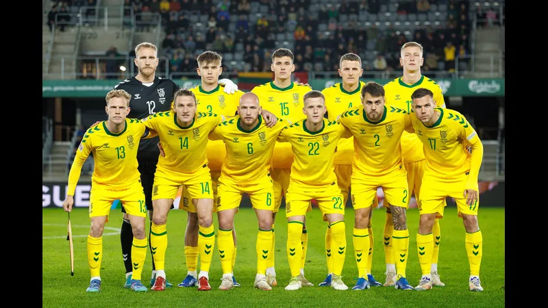 Cầu thủ Lithuania và Georgia đối mặt trên sân cỏ